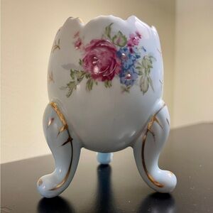 NAPCOWARE, CRACKED EGG VASE. 3”W X 3 3/4”H